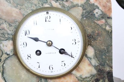 Pendule de cheminée à décor de Promethée...