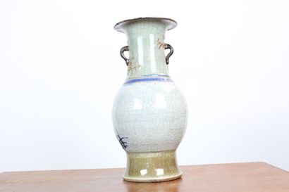 CHINE
Vase en faïence craquelé à décor de...