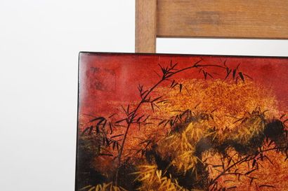 VIETNAM. Panneau en bois laqué à décor de...