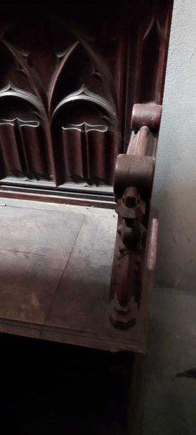 Banc-coffre de style néo-gothique en chêne...