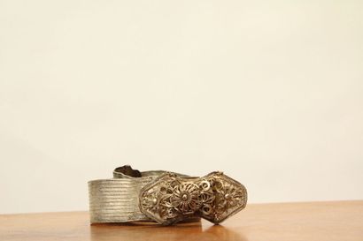 Silver belt. Period : XXth century. Dimensions...