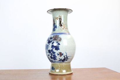 CHINE
Vase en faïence craquelé à décor de...