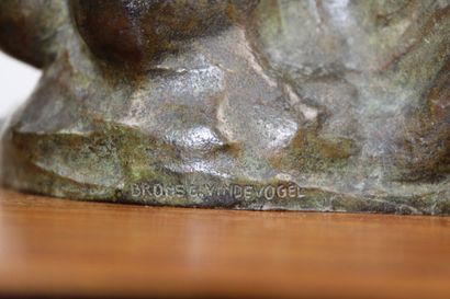 Oscar SINIA (1877-?) 
Pieta, bronze, signée...