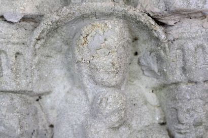 Élément de chapiteau en pierre, la base quadrangulaire,...