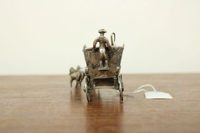 Carrosse tiré par ses quatre chevaux en argent,...
