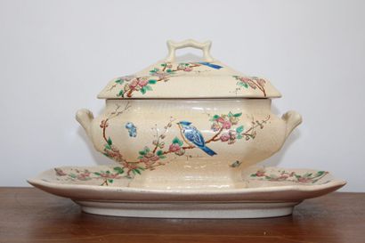 LONGWY. Soup tureen and its support out of...