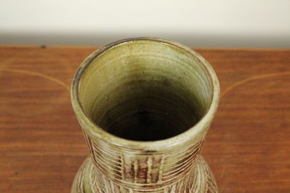 Olivier PETTIT (1918-1979) Ceramic vase....