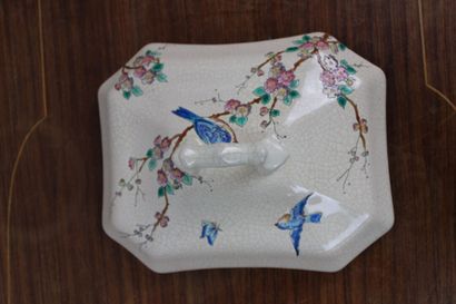 LONGWY. Soup tureen and its support out of...
