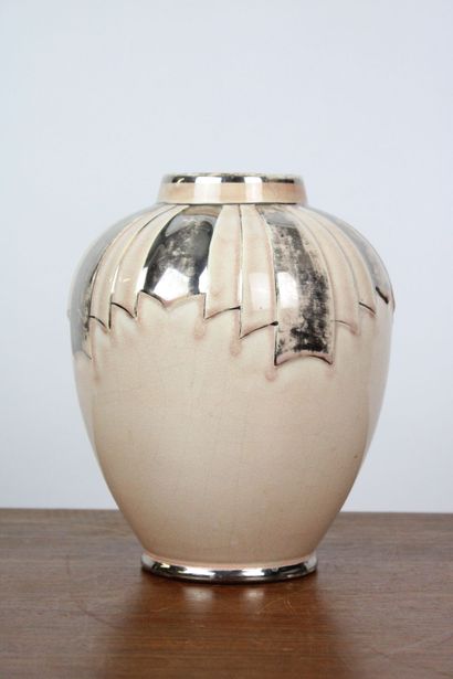 Vase boule en porcelaine craquelée à décor...