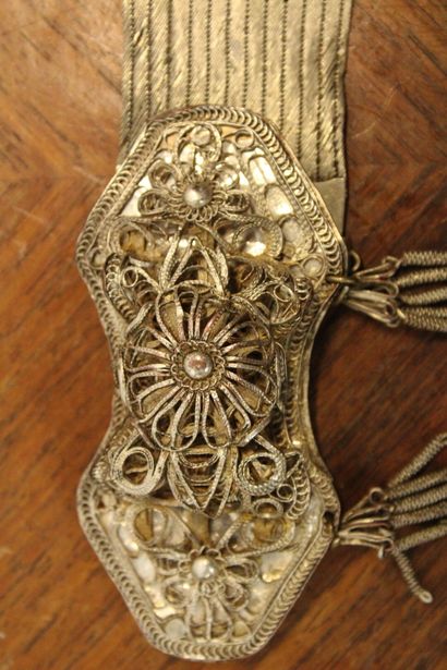 Silver belt. Period : XXth century. Dimensions...