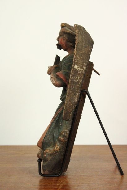 Ange sonnant de la trompette en bois sculpté...