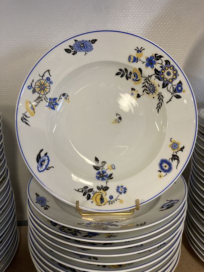 LIMOGES (in the taste of) Part of porcelain...