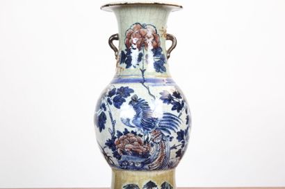 CHINE
Vase en faïence craquelé à décor de...