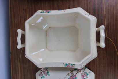 LONGWY. Soup tureen and its support out of...