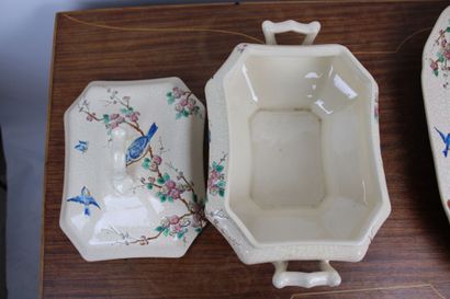 LONGWY. Soup tureen and its support out of...