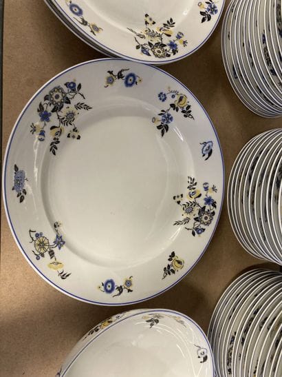 LIMOGES (in the taste of) Part of porcelain...