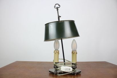 Lampe bouillotte à deux lumières et abat-jour...