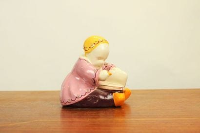 Berthe SAVIGNY for Henriot QUIMPER
Porcelain...