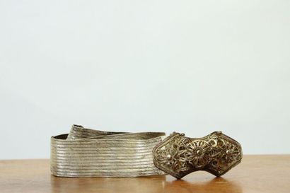 Silver belt. Period : XXth century. Dimensions...