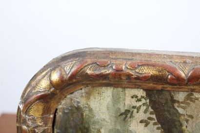 Trumeau en bois sculpté à décor d'une scène...