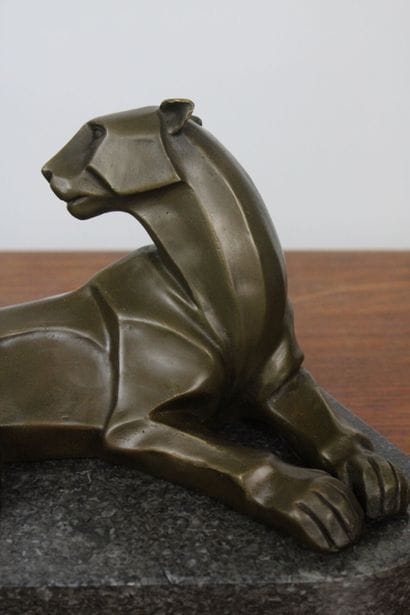 MILO (1893-1970)
Jeune lionne stylisée couchée...