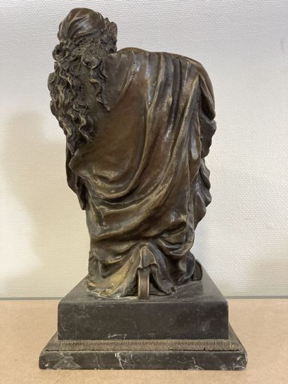 Ecole du XIXe siècle, Femme assise, bronze...