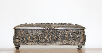 Dans le goût Néo-Renaissance. Boite en métal...
