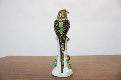 CAPODIMONTE.
Meeting of a parrot in polychrome...