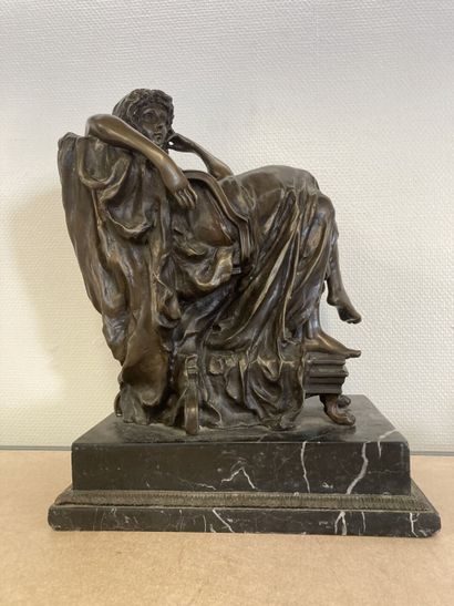 Ecole du XIXe siècle, Femme assise, bronze...