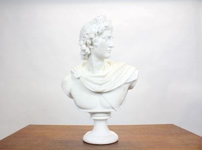 Dans le goût de l'Antiquité.
Buste du Dieu...