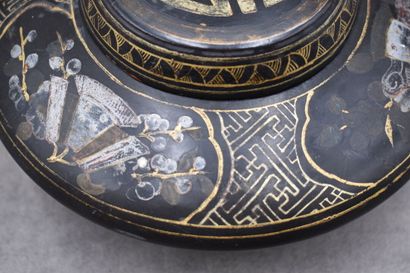 Chine 
CHINE. Boite couverte circulaire en...