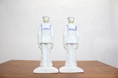 Ecole moderne, paire de matelots en céramique...