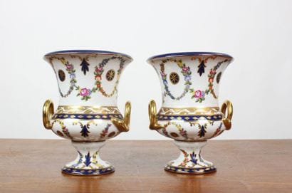 SEVRES (dans le goût de)
Paire de vases Médicis...