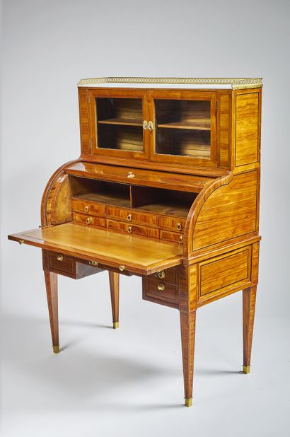 Cylinder desk with step, in rosewood veneer...