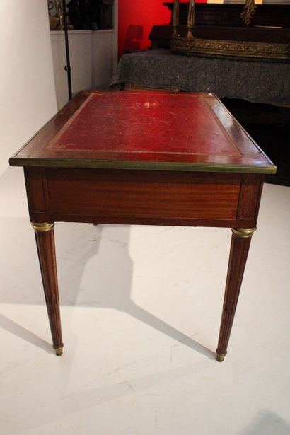 Mahogany and mahogany veneer flat desk opening...