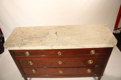 Elegant chest of drawers built in oak and...
