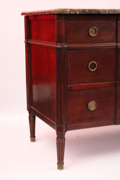 Mahogany and mahogany veneer chest of drawers....