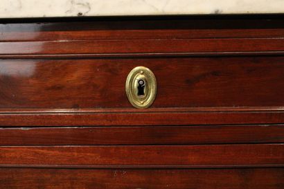 Elegant chest of drawers built in oak and...
