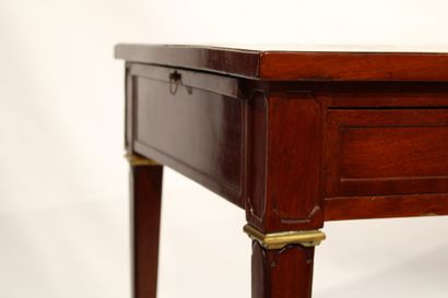 Mahogany and mahogany veneer flat desk with...