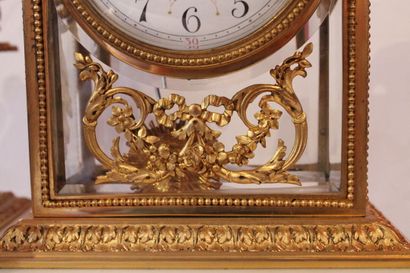 Portico clock in white marble, chiseled and...