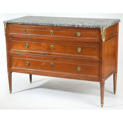 Mahogany and mahogany veneer chest of drawers...