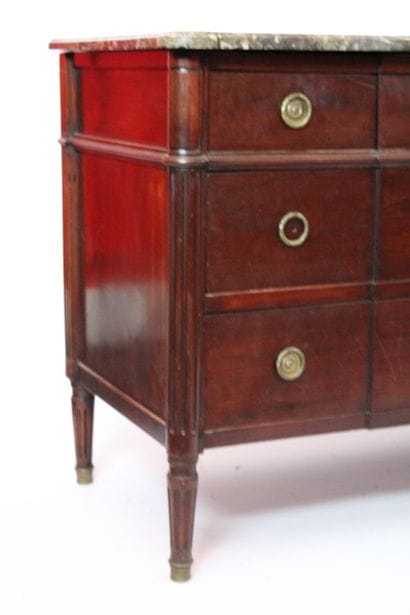 Mahogany and mahogany veneer chest of drawers....