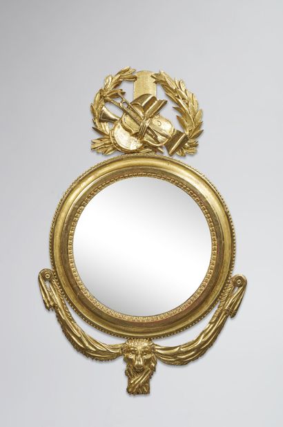 Oval mirror in lime wood carved and gilded....
