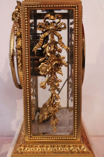 Portico clock in white marble, chiseled and...