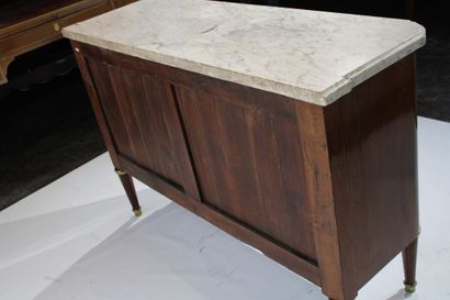 Elegant chest of drawers built in oak and...