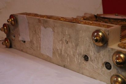 Portico clock in white marble, chiseled and...
