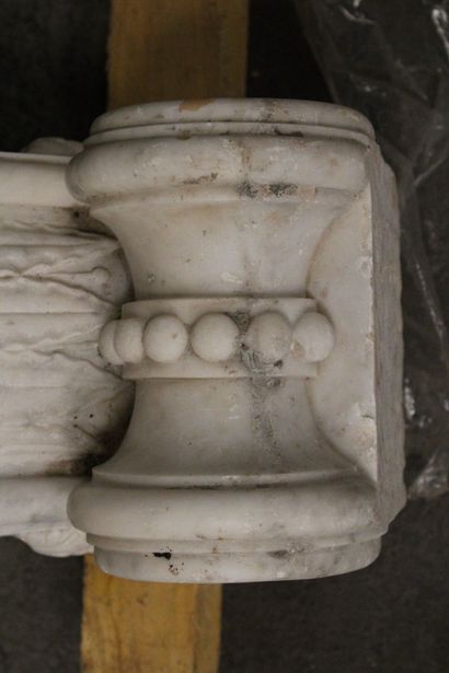 Important antique style console in carved...