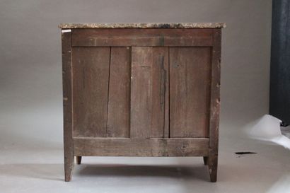 Chest of drawers decorated with satinwood...