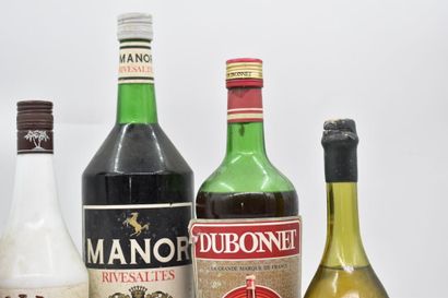 Assortiment de 5 bouteilles de spiritueux...