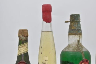 Assortiment de 5 bouteilles de spiritueux...